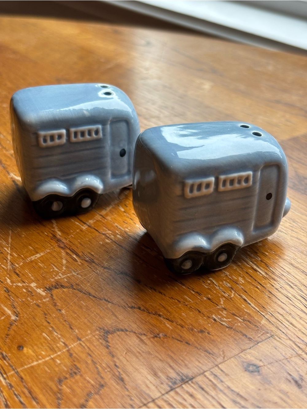 Cracker Barrel Ceramic Horse Trailer Salt and Pepper Shakers - Light Blue